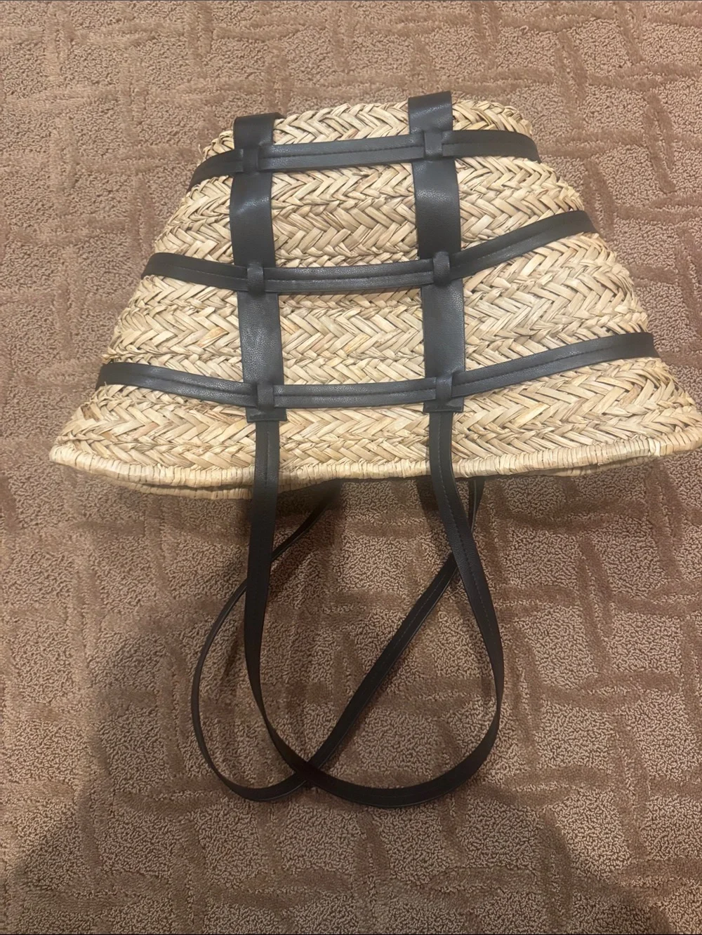 Large H&M Woven Straw Tote Beach Bag with Black Vegan Leather Trim - Picture 4 of 4